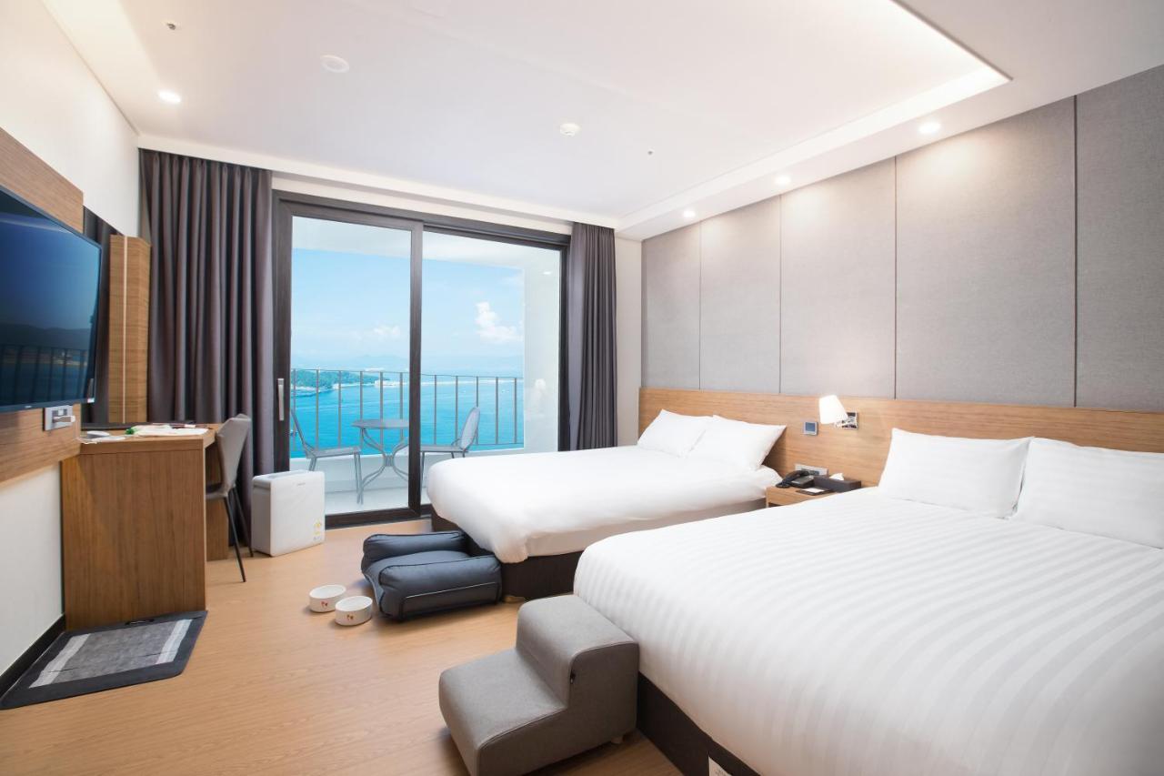 Utop Marina Hotel & Resort ヨス市 エクステリア 写真