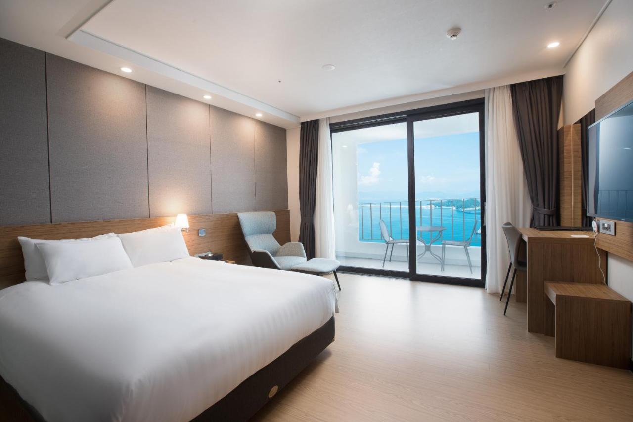 Utop Marina Hotel & Resort ヨス市 エクステリア 写真