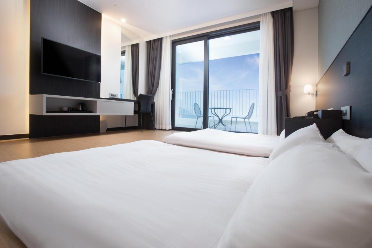 Utop Marina Hotel & Resort ヨス市 エクステリア 写真