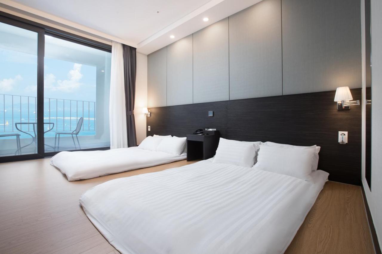 Utop Marina Hotel & Resort ヨス市 エクステリア 写真