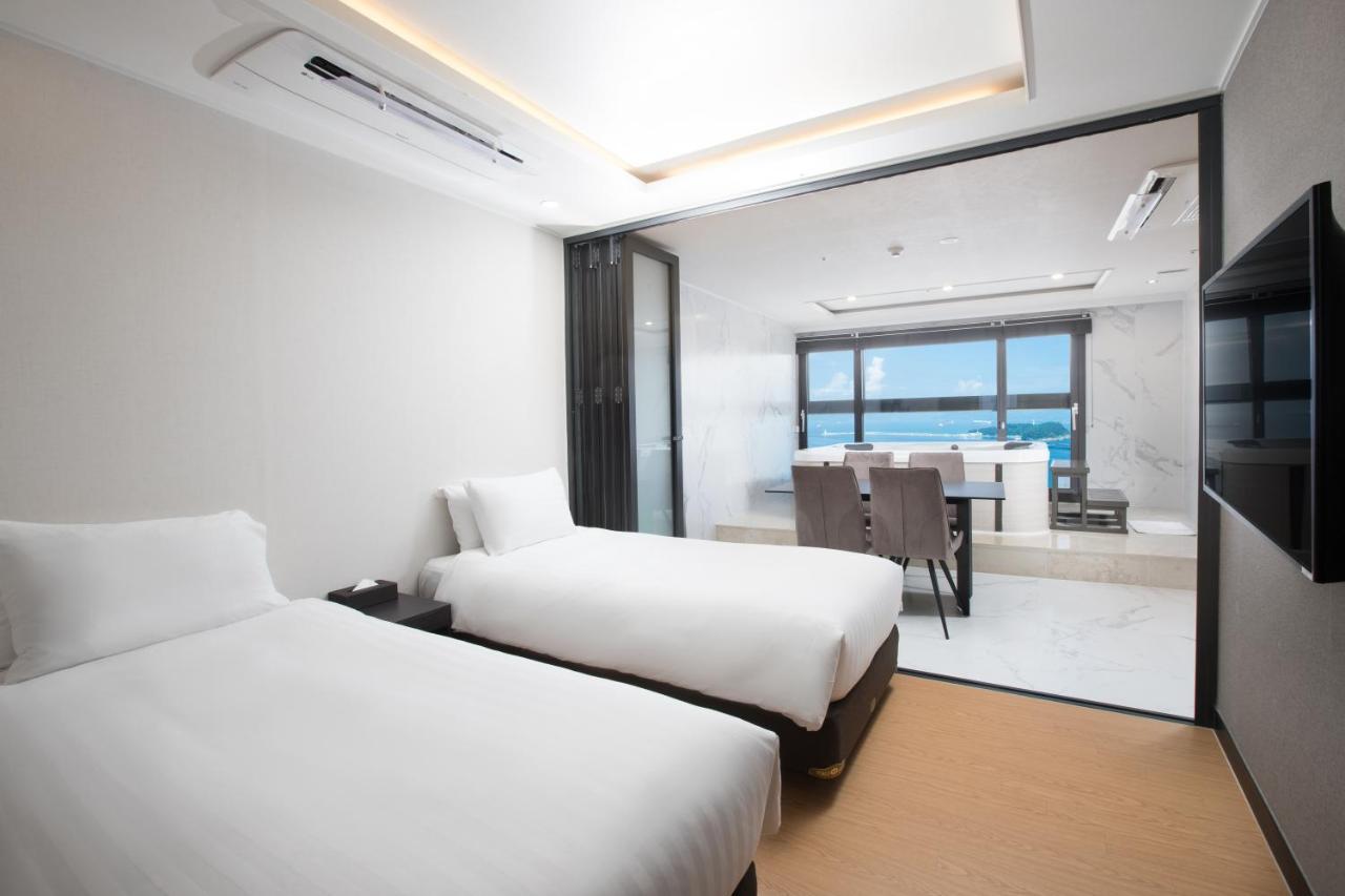 Utop Marina Hotel & Resort ヨス市 エクステリア 写真