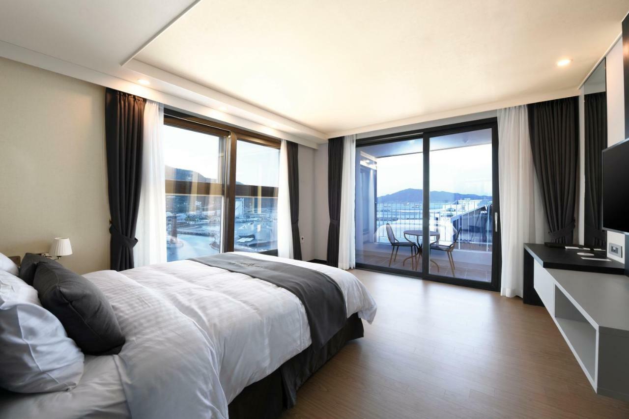 Utop Marina Hotel & Resort ヨス市 エクステリア 写真