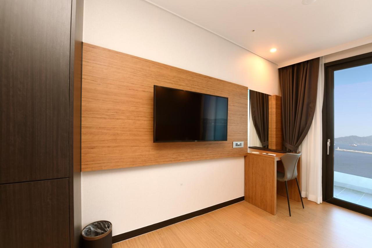 Utop Marina Hotel & Resort ヨス市 エクステリア 写真